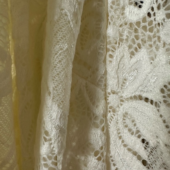 Lace asymmetric tunic never worn size medium - Picture 5 of 7